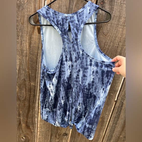 Old Navy Active Breathe tank - Picture 2 of 10